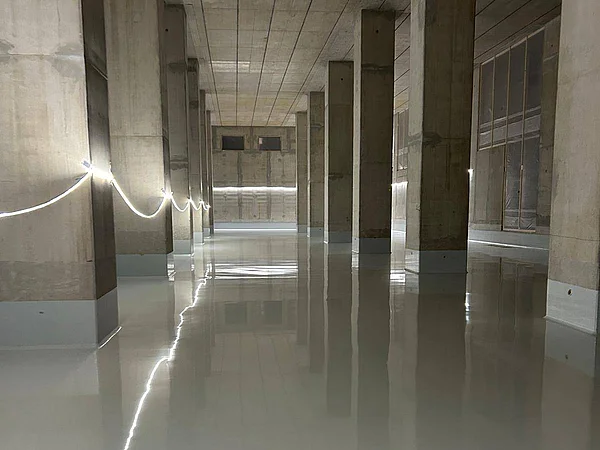 30 epoflor Mitarbeitende beschichten in der Infineon FAB in Dresden